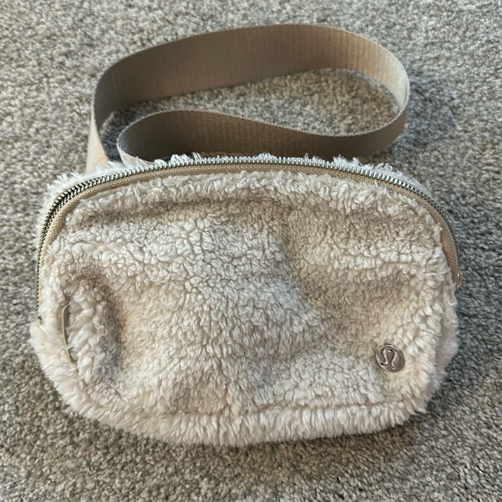 Lululemon Everywhere Belt Bag Natural Ivory/Trench